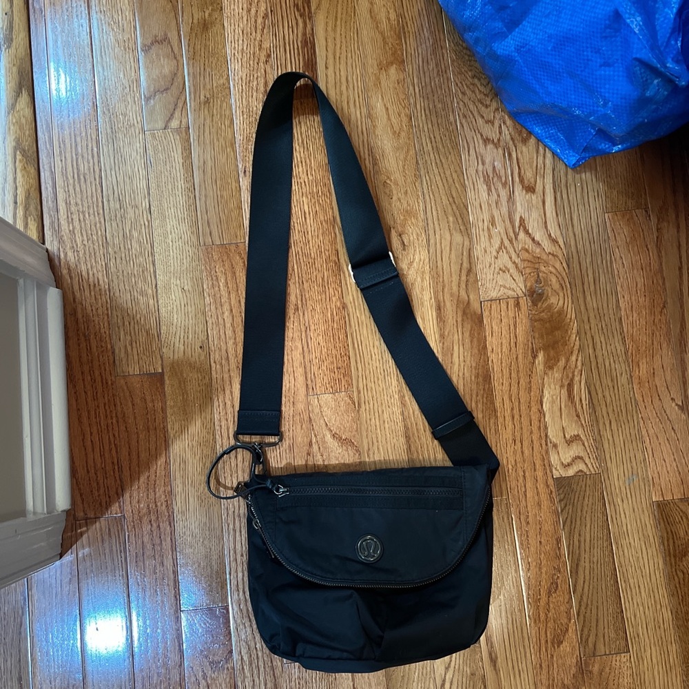 Black Lululemon Crossbody bag